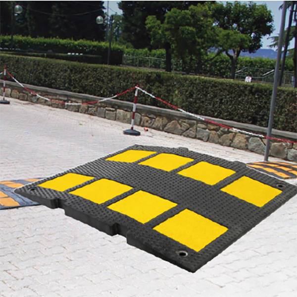 Ralentisseur de parking jaune et noir hauteur 30 mm